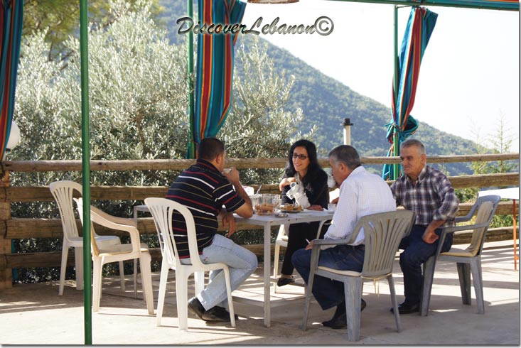 Drinking coffee in Dlebta