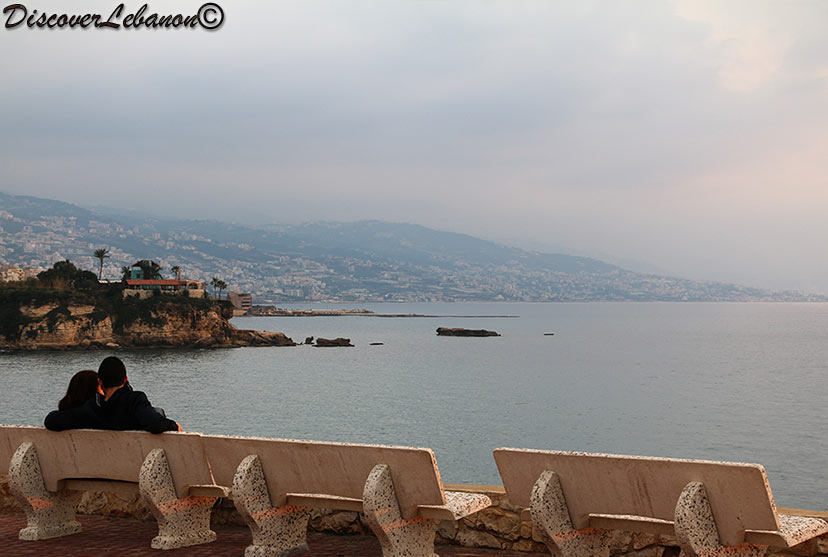 Lovers seeing the sea