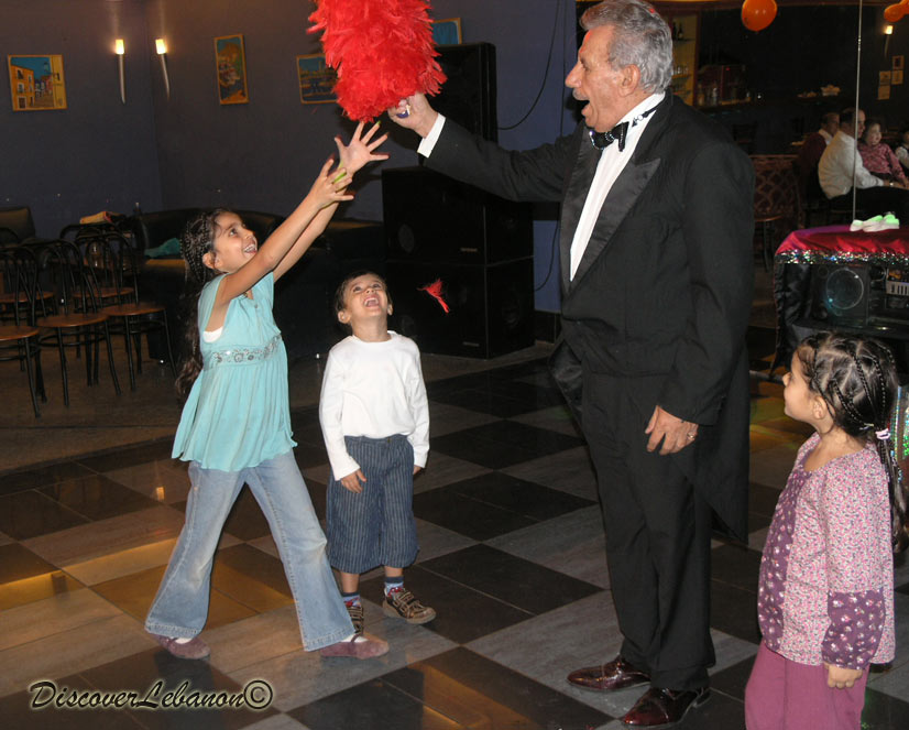 Smile of Roxane with the magician Mickey