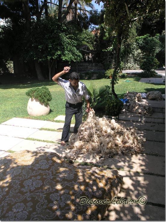 Preparing wool mattresses