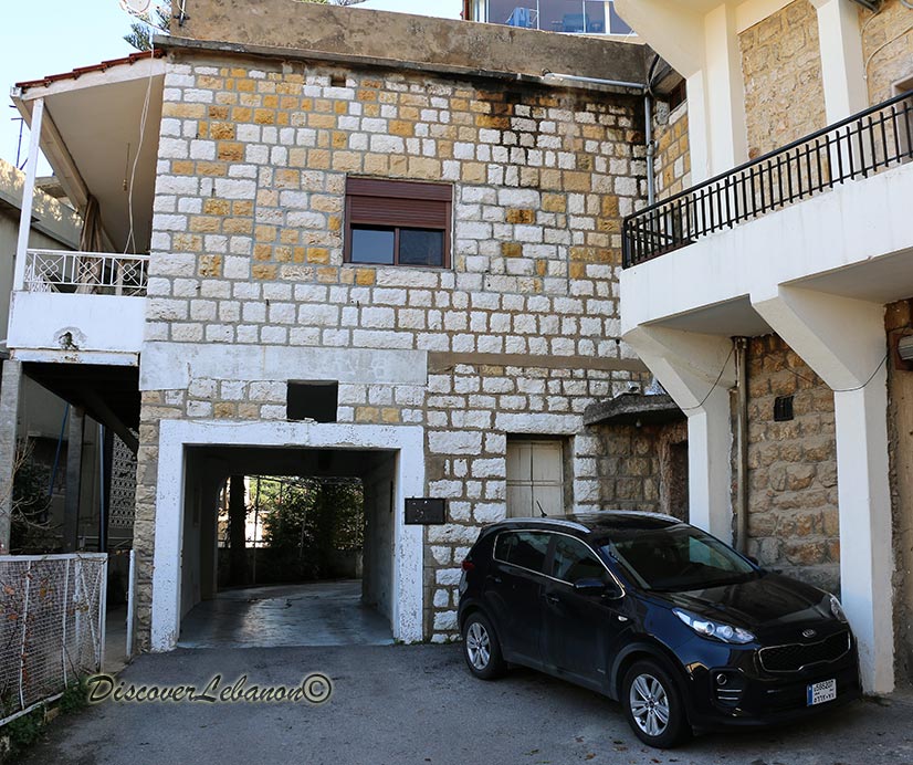 Modern car Old House Aaraya